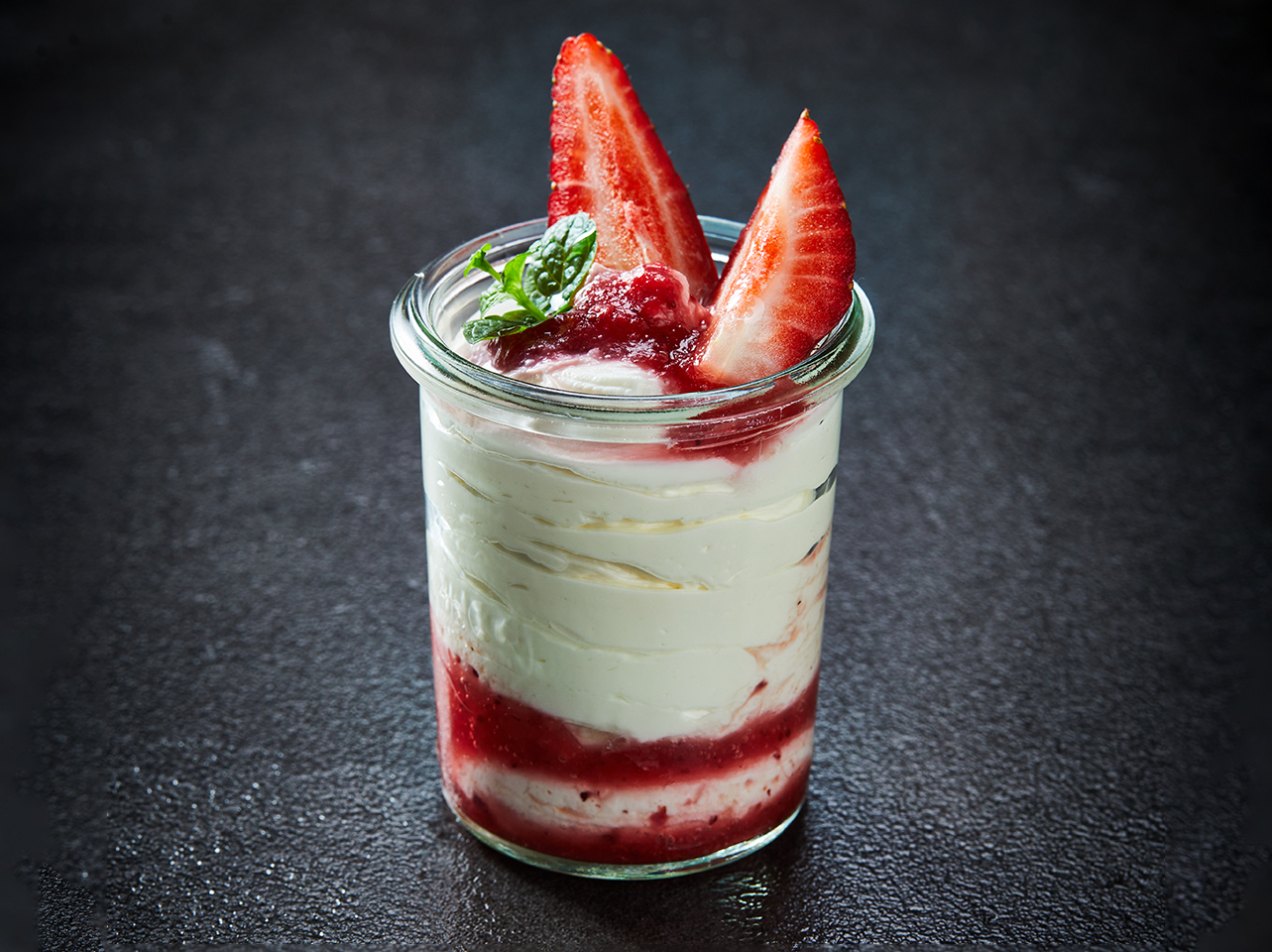Mascarponecreme mit Erdbeerpürree