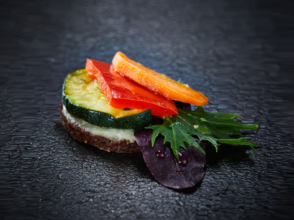 Canapés mit Pumpernickel - Antipasti 10er