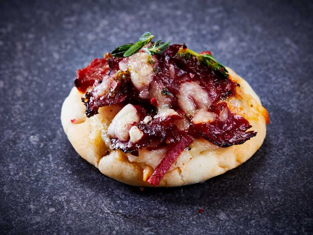 Minipizza Rinderpastrami