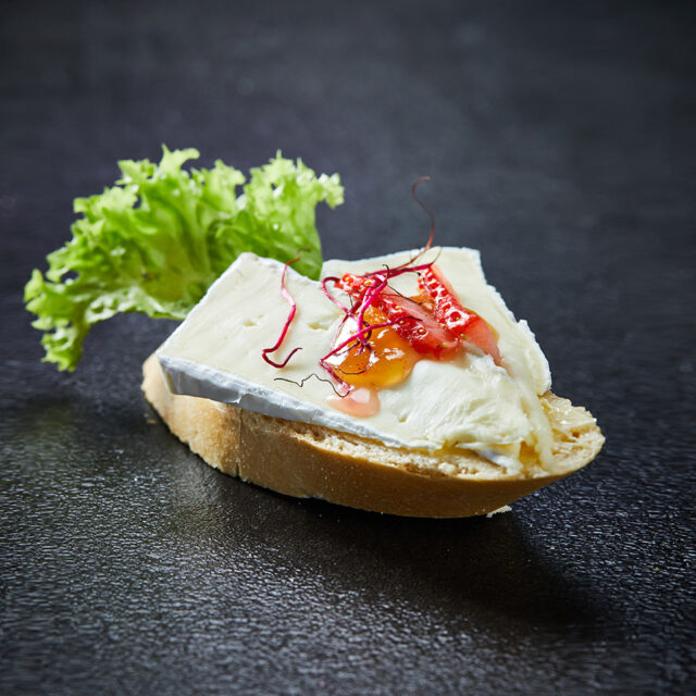 Canapés mit Baguette - Brie 10er