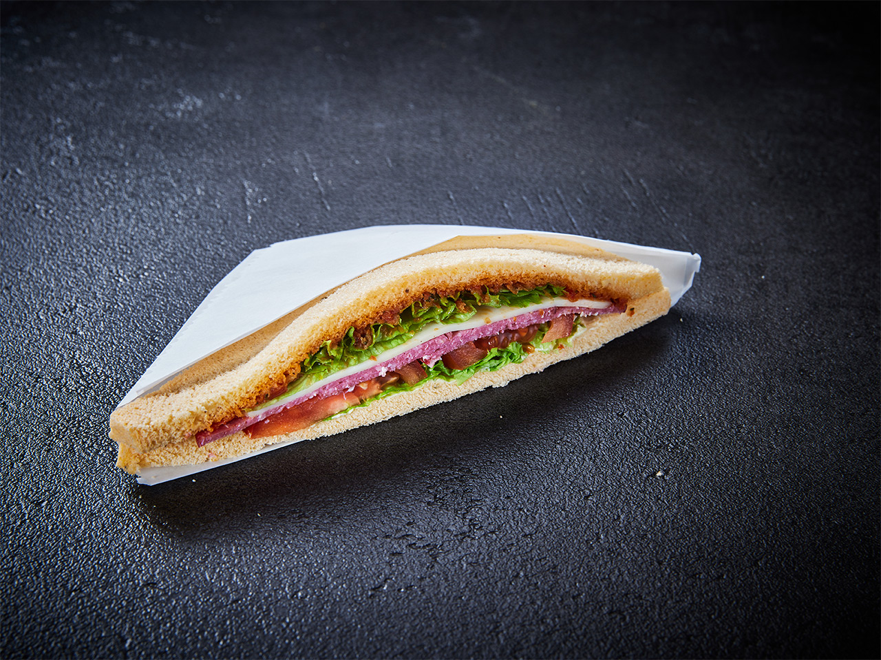 Tramezzini 4er - geräucherte Truthahnsalami, Käse + Tomate