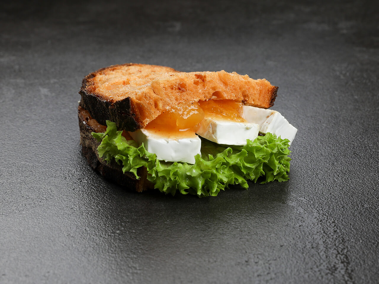 Tomatenbrotstulle mit Brie 4er