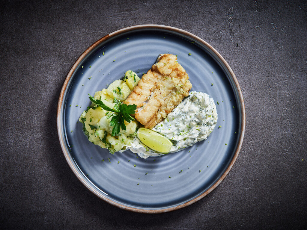 Lachsfilet mit Kartoffel-Gurkensalat