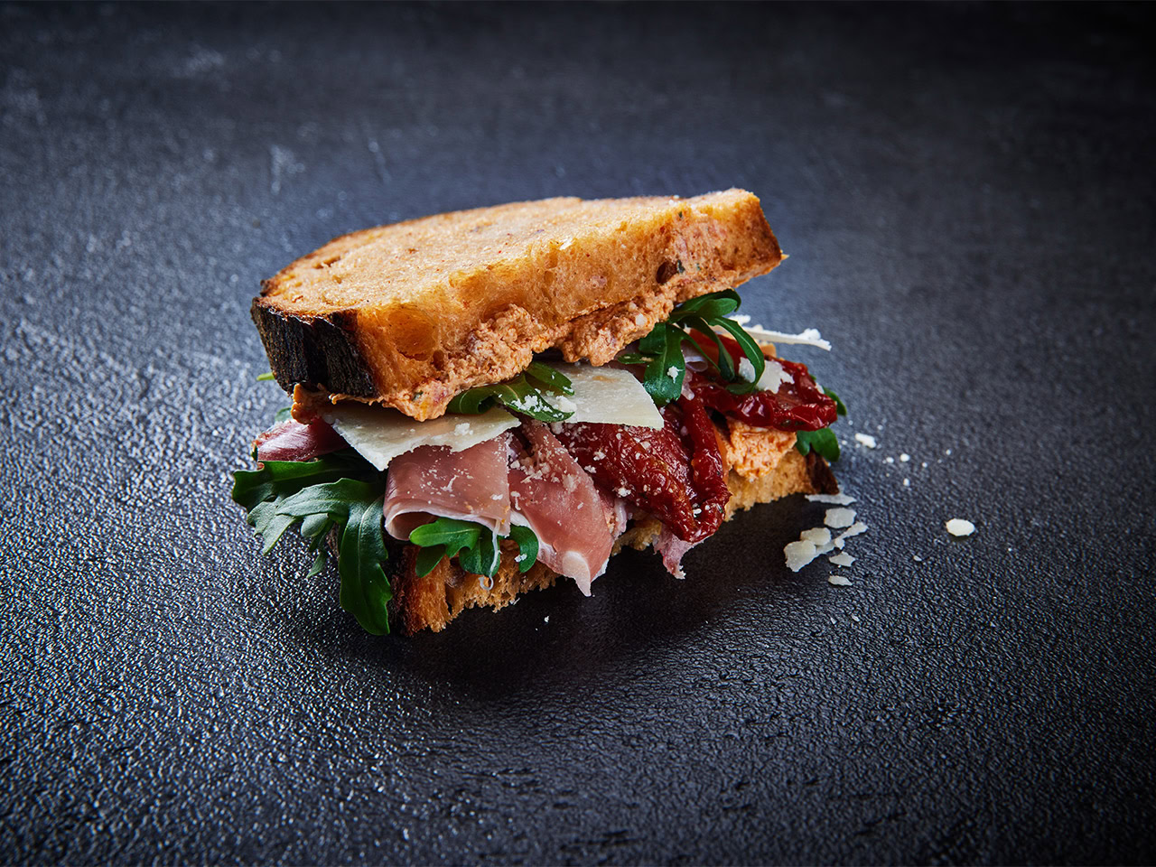 Tomatenbrotstulle mit Serrano 4er