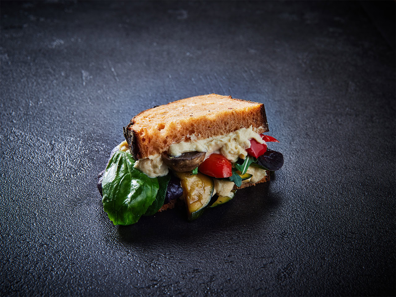 Tomatenbrotstulle mit Antipasti 4er