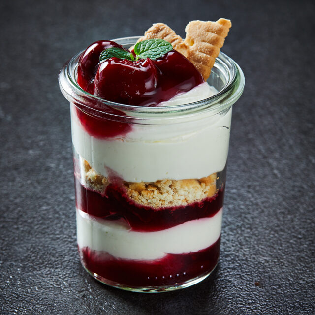 _Cheesecake Dessert mit Kirschgrütze