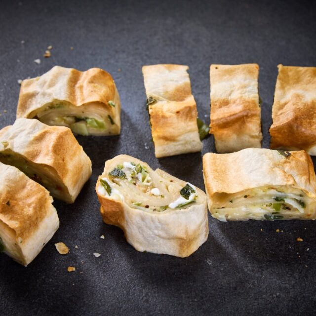 Flammkuchenröllchen mit Käse und Lauch - 8er