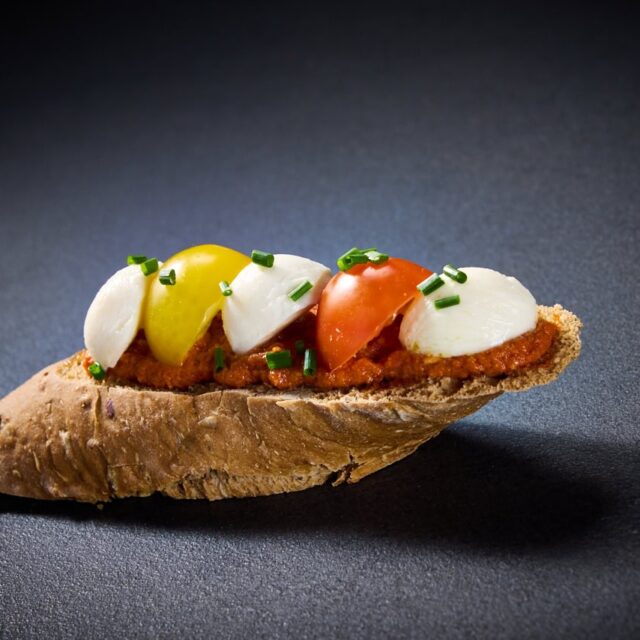 Crostini bites geröstet - Pesto verde und Mozzarella 10er