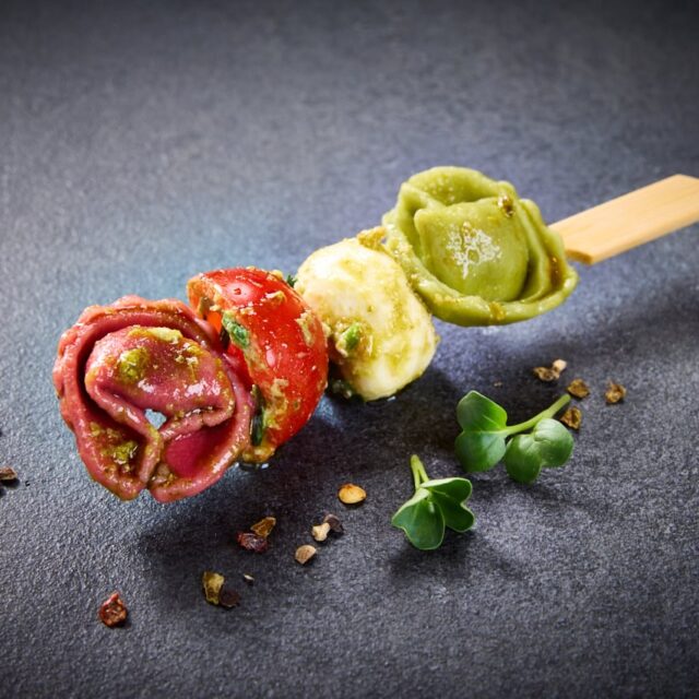 Rindfleisch-Tortelloni-Spieß mit Mozzarella